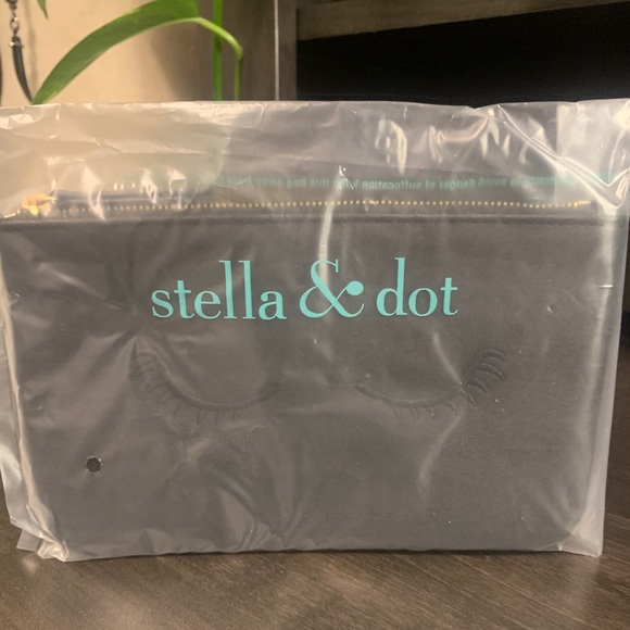 Mini Pouch - Embroidered Lashes - Picture 2 of 5